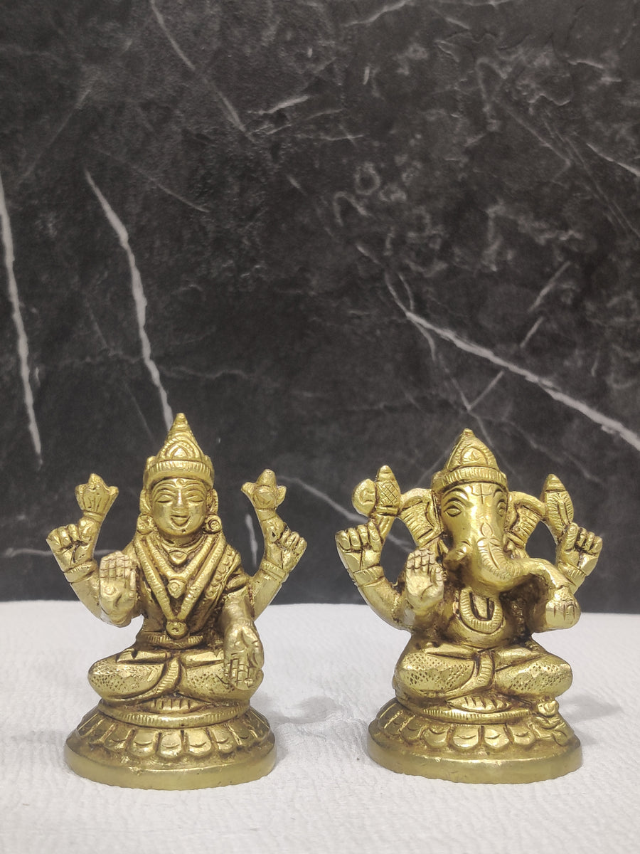 Divine Duo: Ganesha & Lakshmi Murti